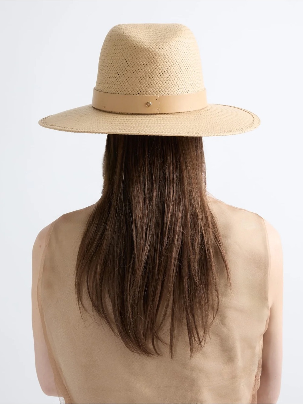 Janessa Leone Simone, Sand, Medium